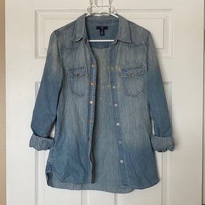 ✨ 3/$20 Gap Denim Button-Up
